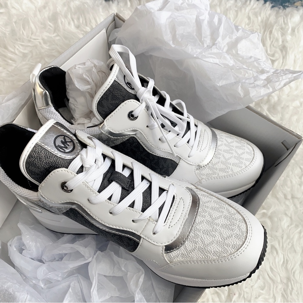 Michael kors women’s Crista Mixed-Media Trainer size 10 - Picture 4 of 10